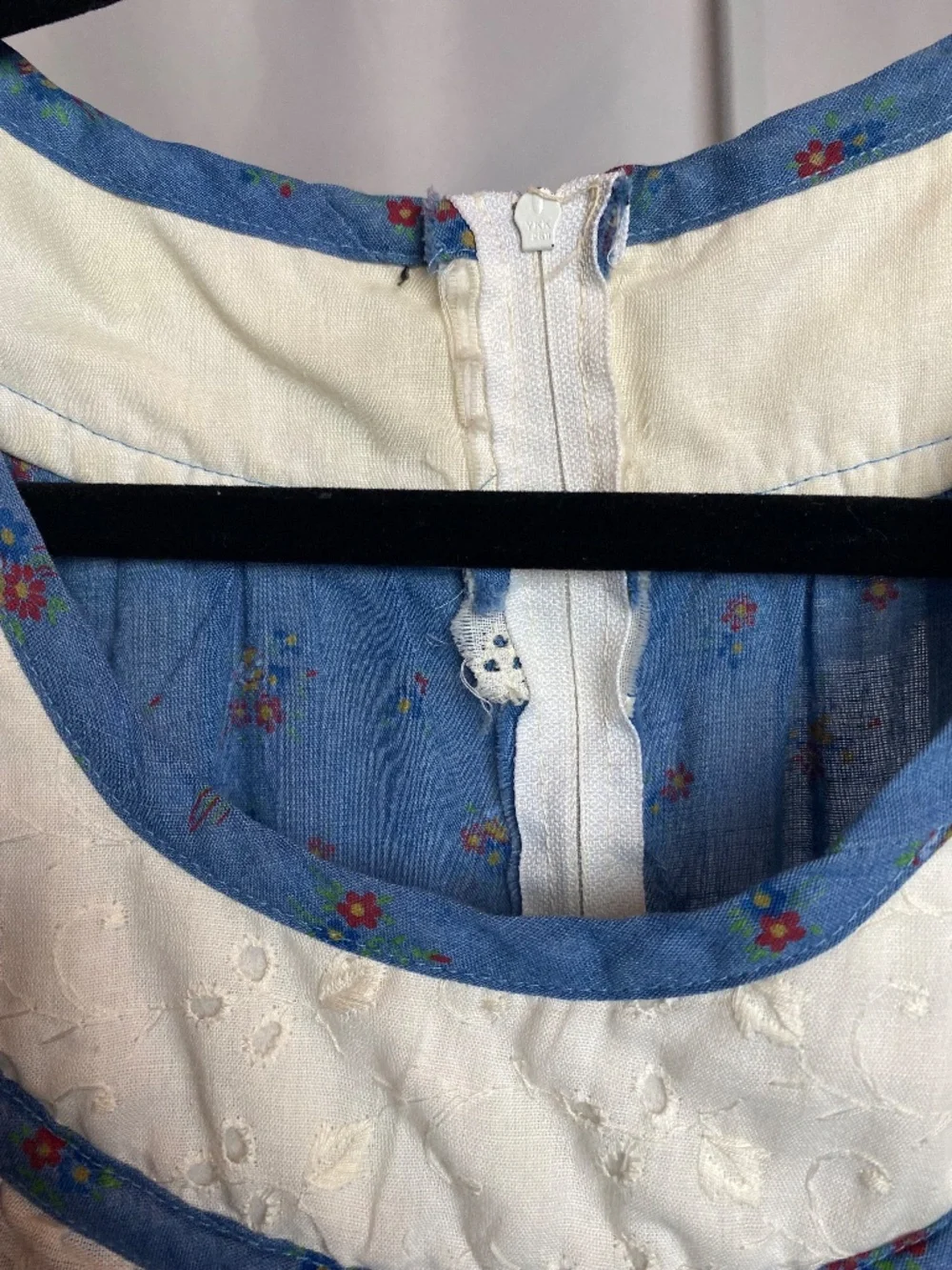 Vintage Womenʻs Light Blue Short Sleeve Prairie Style Floral Hawaiian Muʻumuʻu - Picture 7 of 15